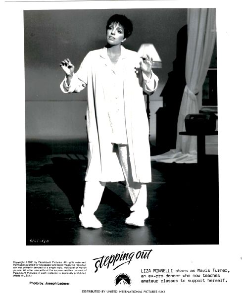 Publicity Photo/Still: LIZA MINNELLI - STEPPING OUT 1991 In Nightclothes Publicity Photo/Still: LIZA MINNELLI - STEPPING OUT 1991 In Nightclothes