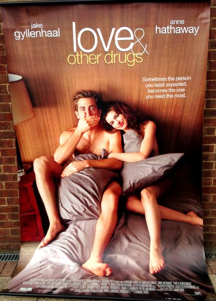 Cinema Banner: LOVE AND OTHER DRUGS 2010 Anne Hathaway Jake Gyllenhaal