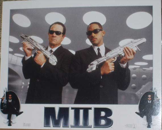 MEN IN BLACK 2: Lobby Card (Jay & Kay Holding Guns)