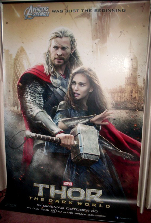 THOR THE DARK WORLD: Thor & Jane Cinema Banner