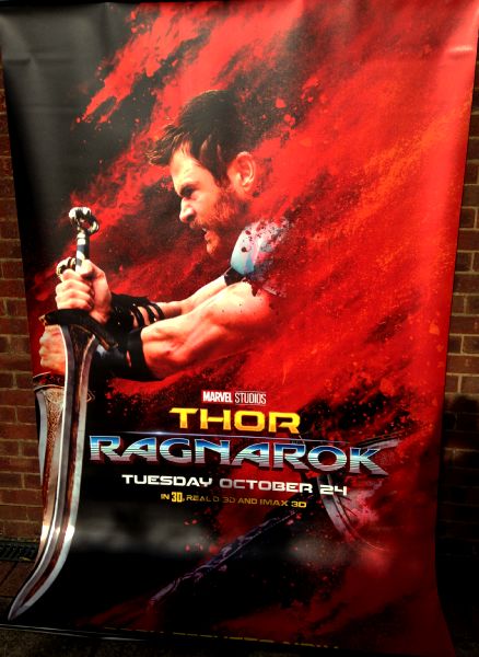 Cinema Banner: THOR RAGNAROK 2017 (Thor) Tom Hiddleston Chris Hemsworth Cinema Banner: THOR RAGNAROK 2017 (Thor) Tom Hiddleston Chris Hemsworth